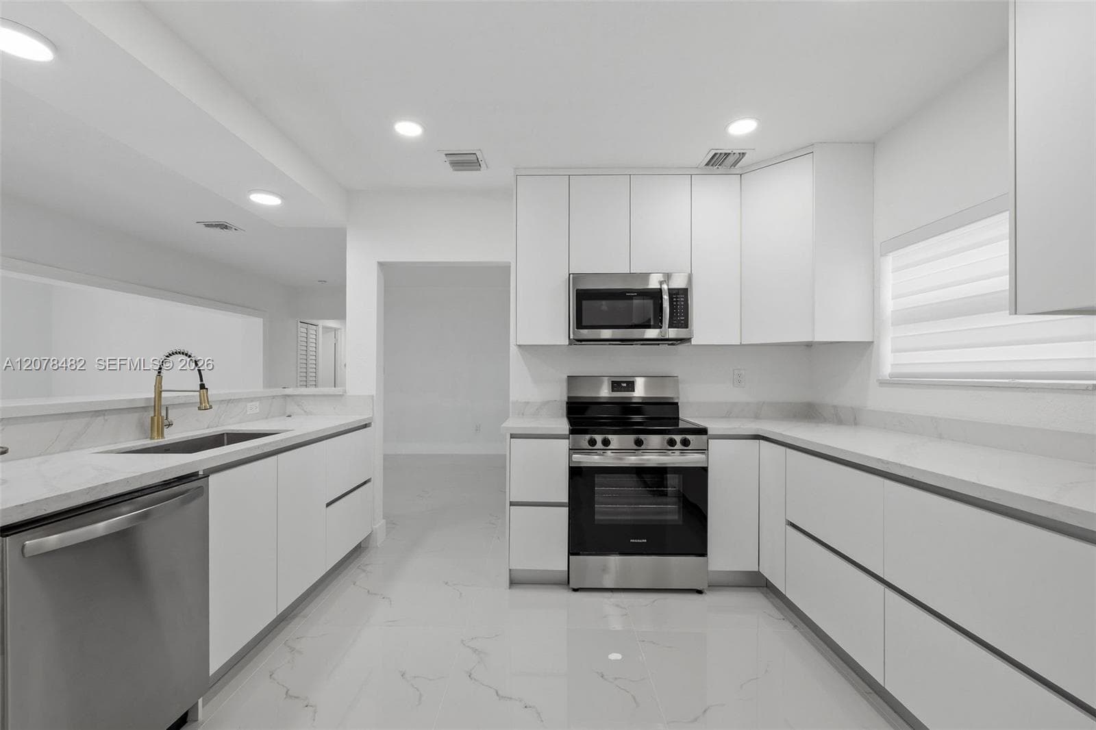 10901 SW 47th Ter, Miami, FL 33165 photo 11