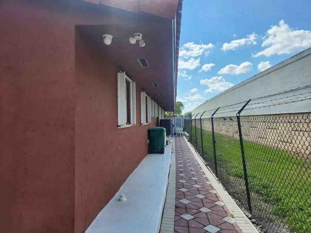 1195 NW 30TH Place, Miami, FL 33125 photo 5