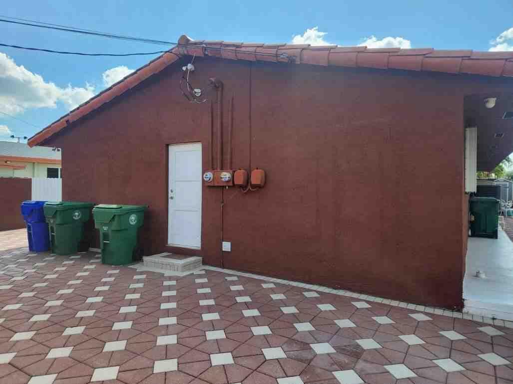 1195 NW 30TH Place, Miami, FL 33125 photo 4
