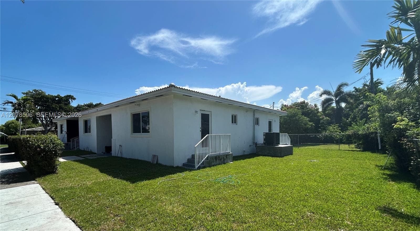580 Lee Dr, Miami Springs, FL 33166 photo 2