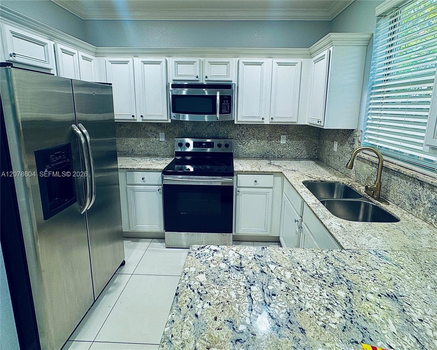 1035 NE 207th Ter, Miami, FL 33179 photo 2