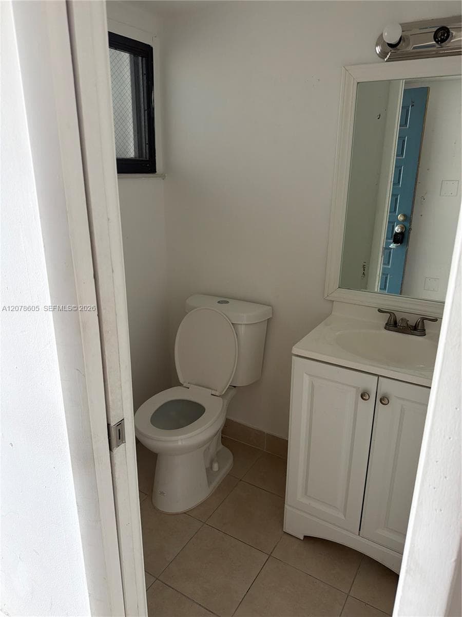 650 NE 149th St # 106F, Miami, FL 33161 photo 2