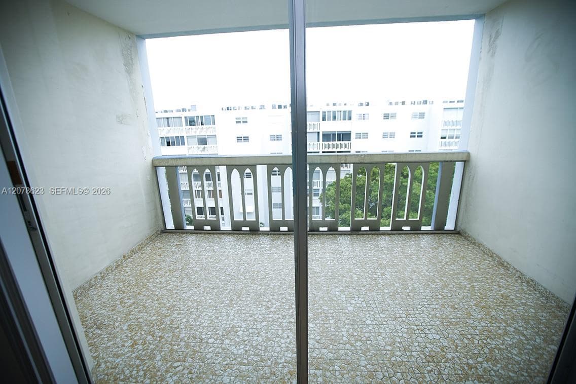 300 NE 12th Ave # 703, Hallandale Beach, FL 33009 photo 8