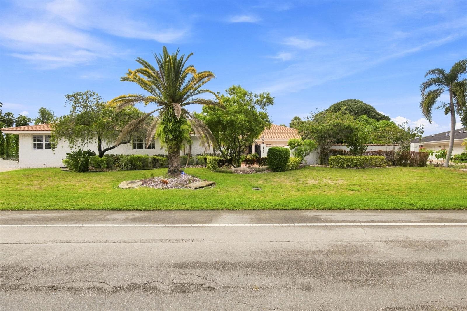 4903 WOODLANDS Boulevard, Tamarac, FL 33319 photo 3