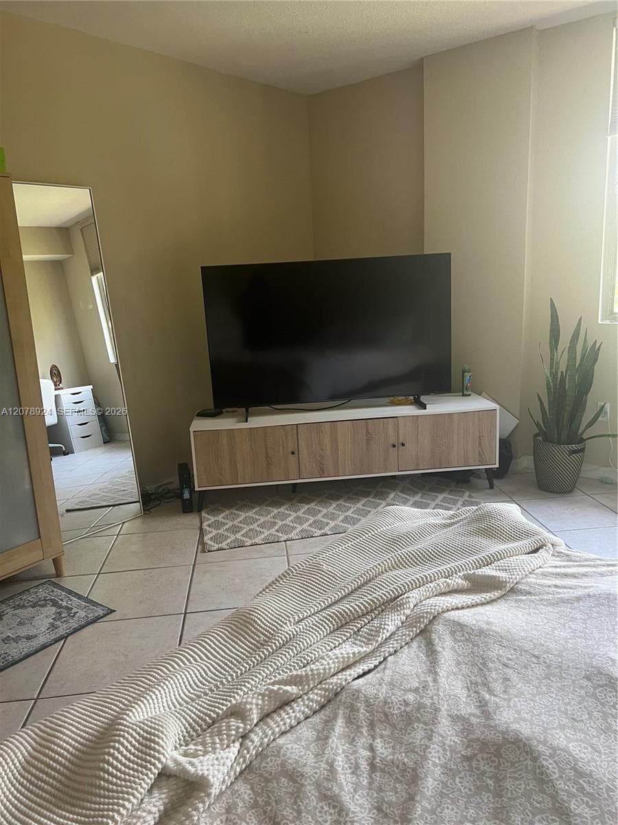 2630 SW 28th St # 26, Miami, FL 33133 photo 3