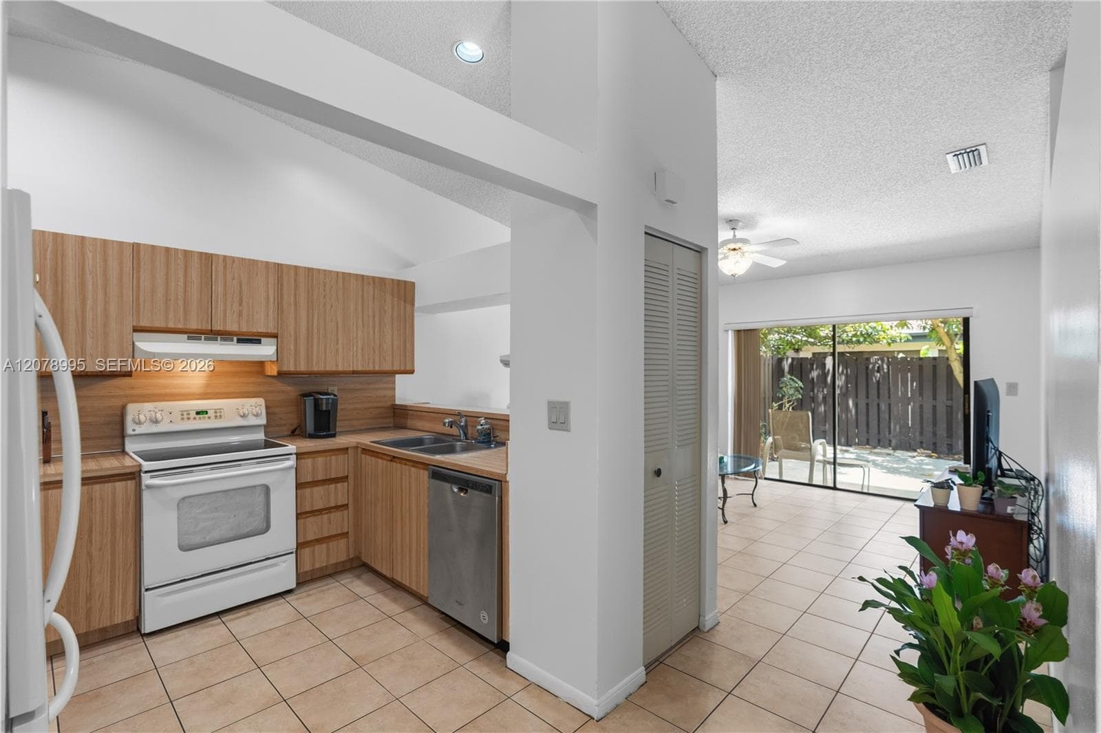 6633 NW 176th Ter, Hialeah, FL 33015 photo 13