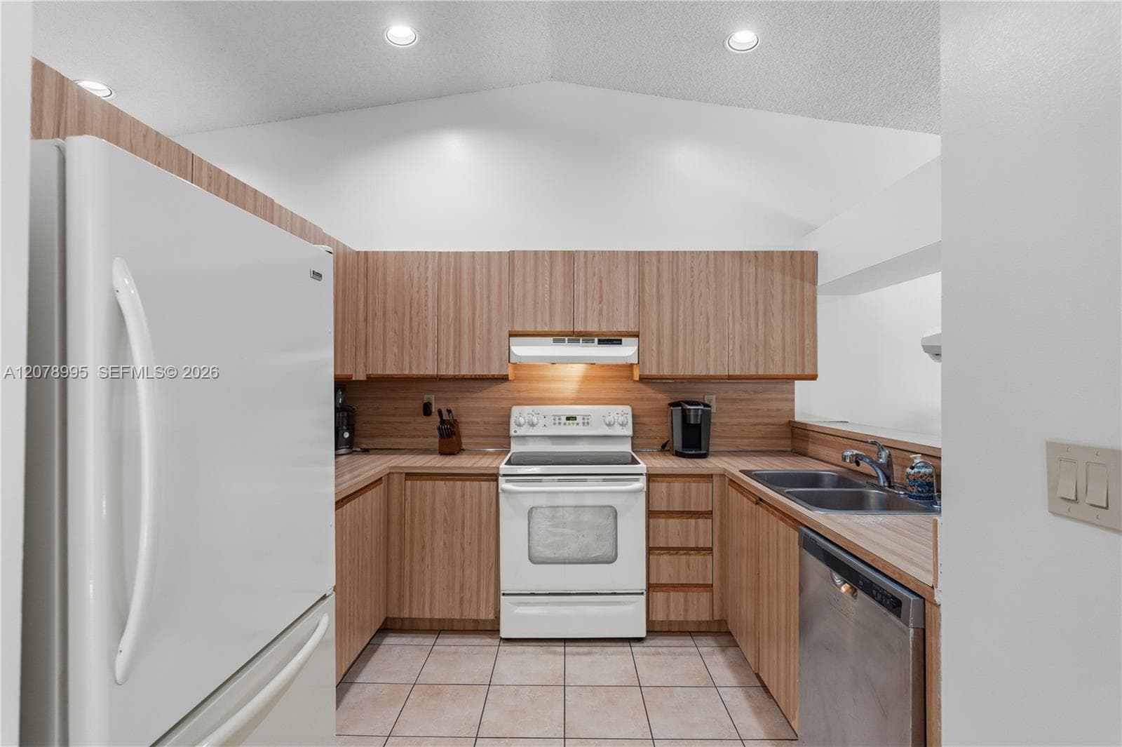 6633 NW 176th Ter, Hialeah, FL 33015 photo 11