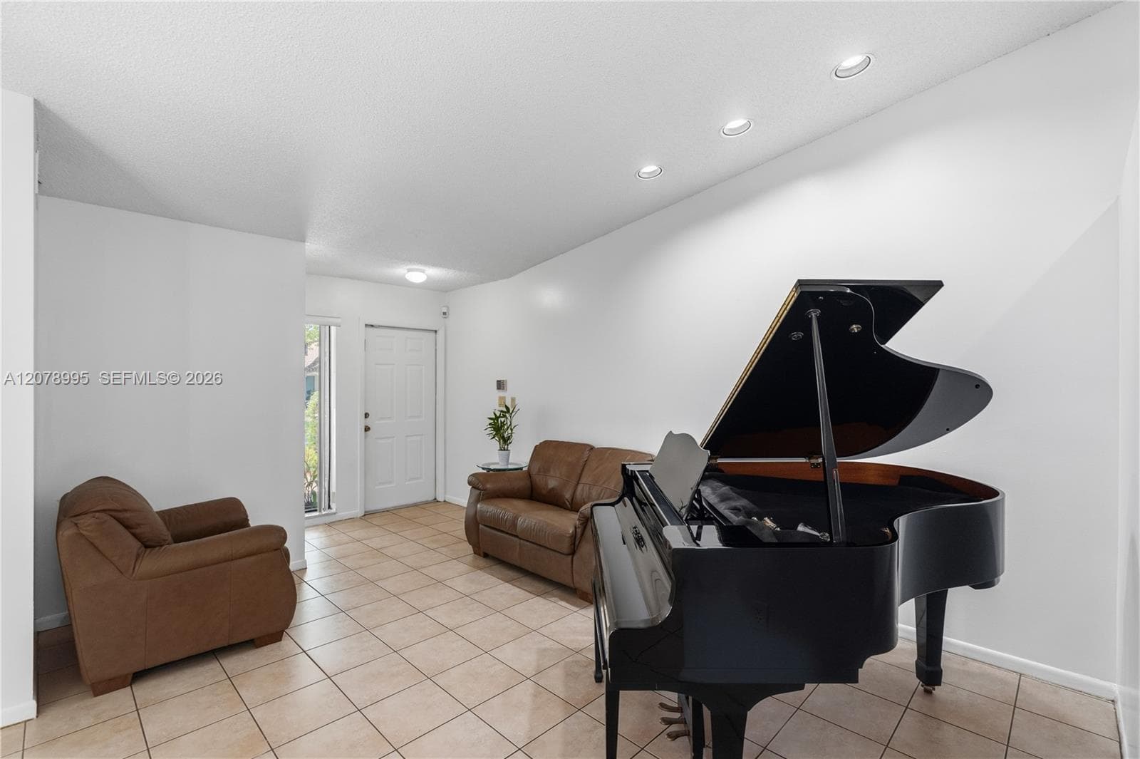 6633 NW 176th Ter, Hialeah, FL 33015 photo 8