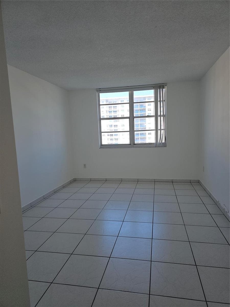 500 BAYVIEW Drive # 817, Sunny Isles Beach, FL 33160 photo 9