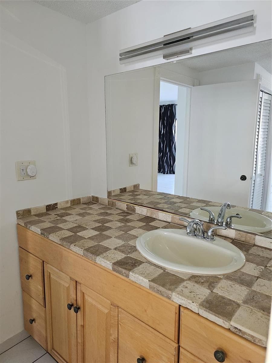 500 BAYVIEW Drive # 817, Sunny Isles Beach, FL 33160 photo 11