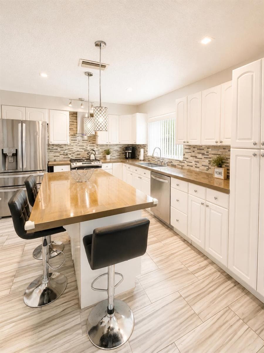 10720 NW 26TH Place, Sunrise, FL 33322 photo 8