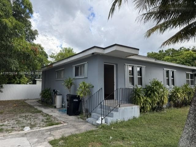 805 NE 134th St # B, North Miami, FL 33161 photo 2