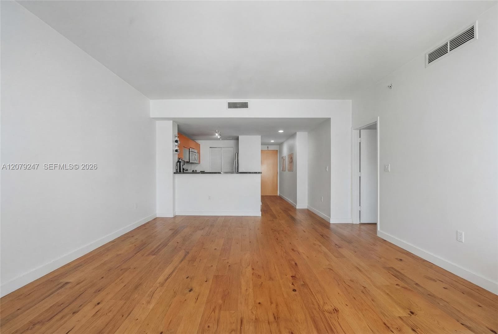 253 NE 2nd St # 1007, Miami, FL 33132 photo 6