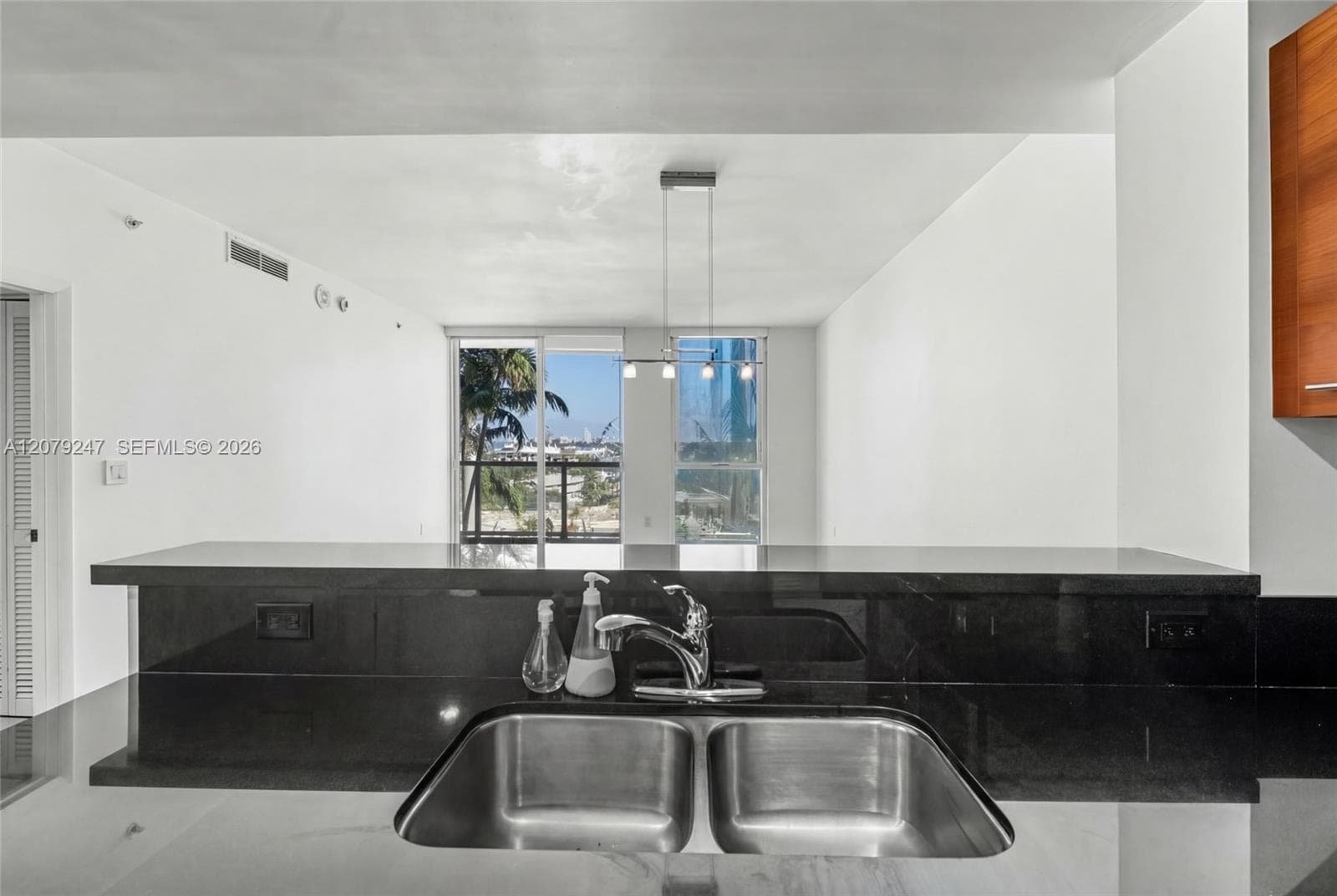 253 NE 2nd St # 1007, Miami, FL 33132 photo 13