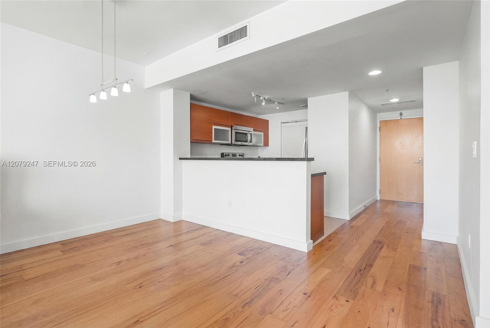 253 NE 2nd St # 1007, Miami, FL 33132 photo 3