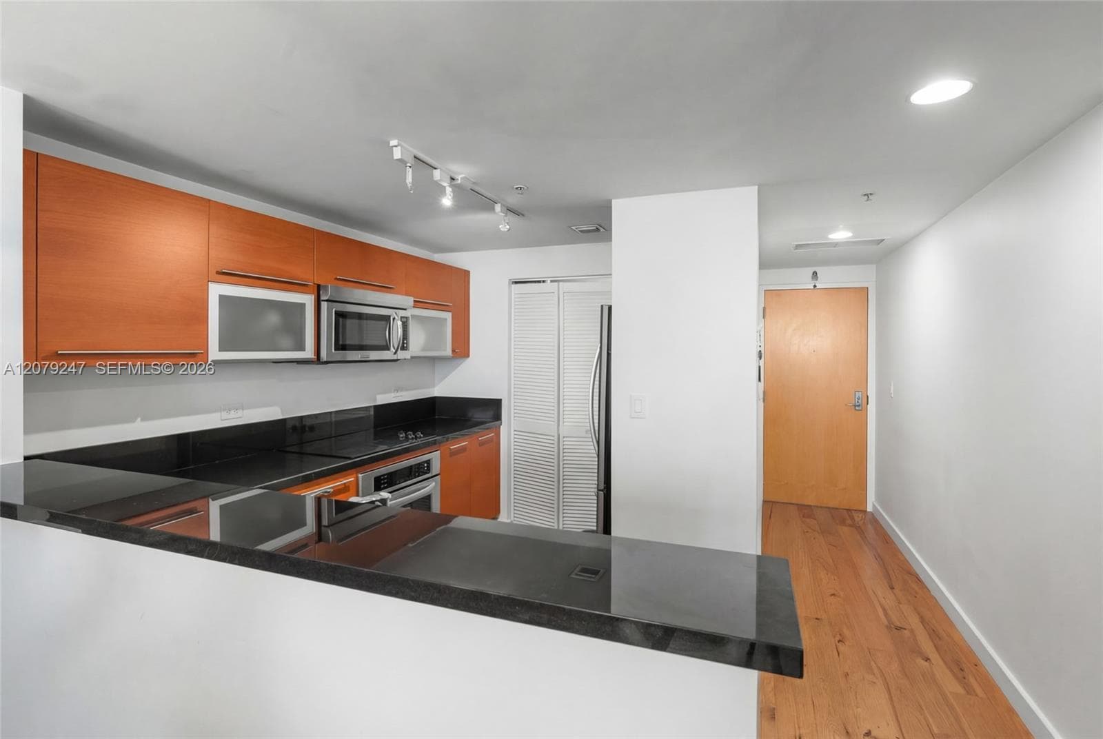 253 NE 2nd St # 1007, Miami, FL 33132 photo 9