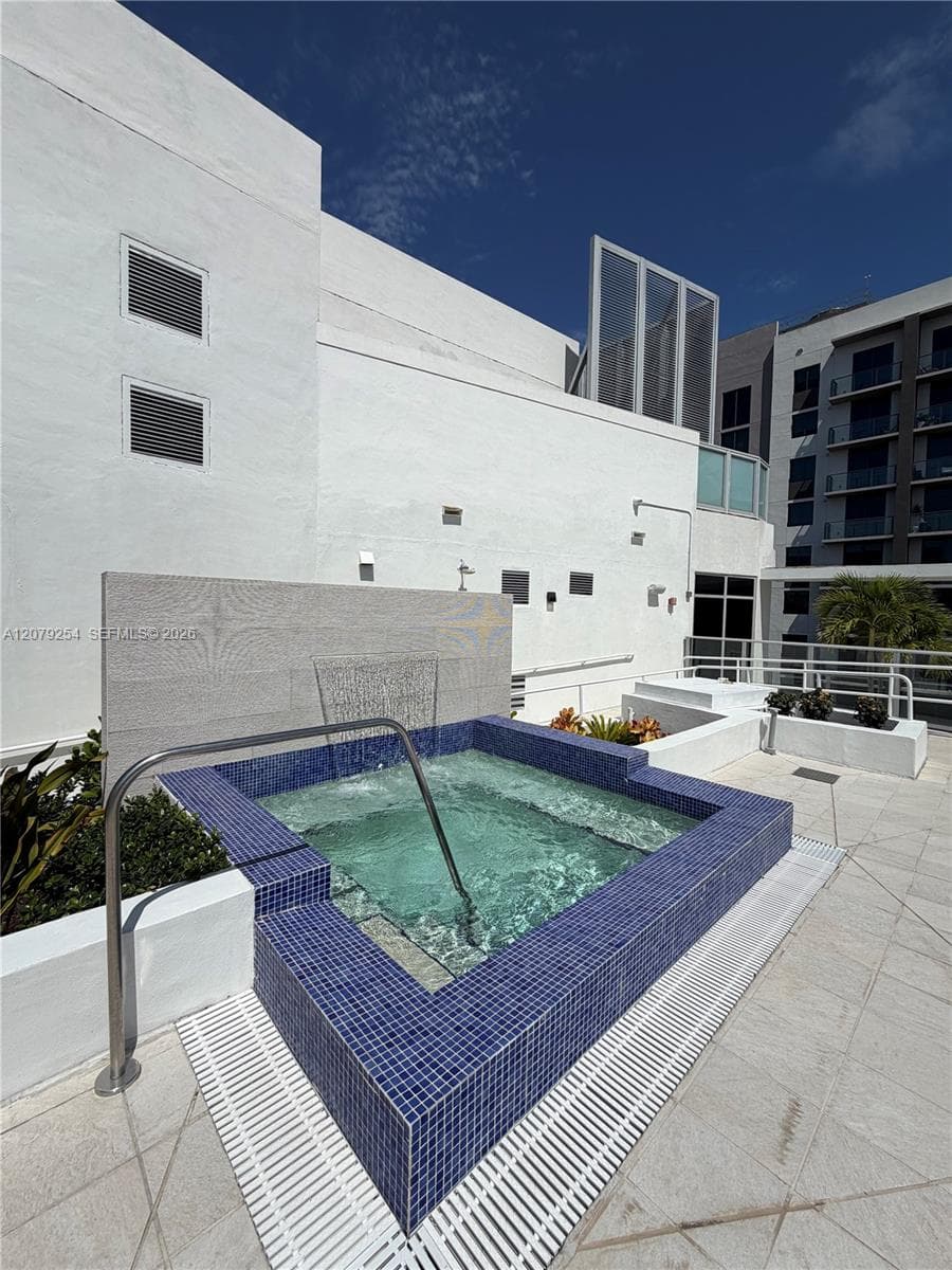 1010 SW 2nd Ave # 1601, Miami, FL 33130 photo 12