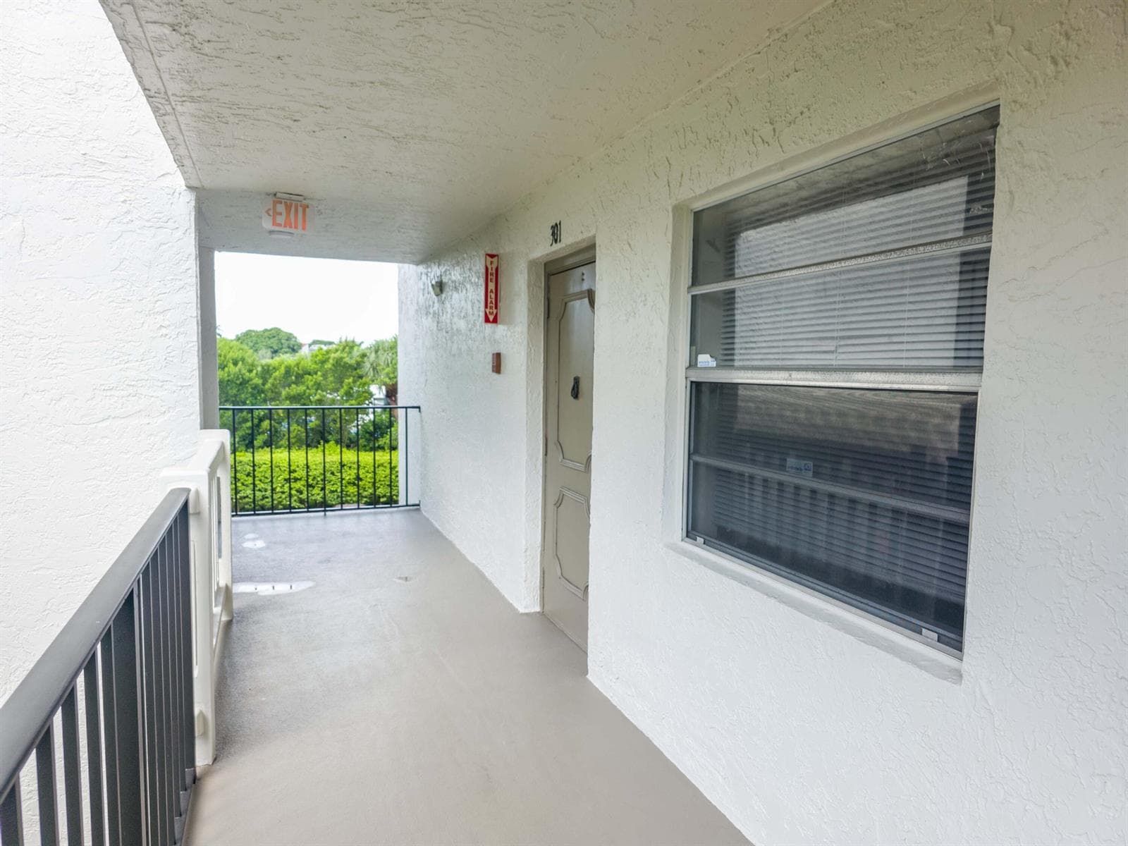 24 Abbey Lane # 301, Delray Beach, FL 33446 photo 2