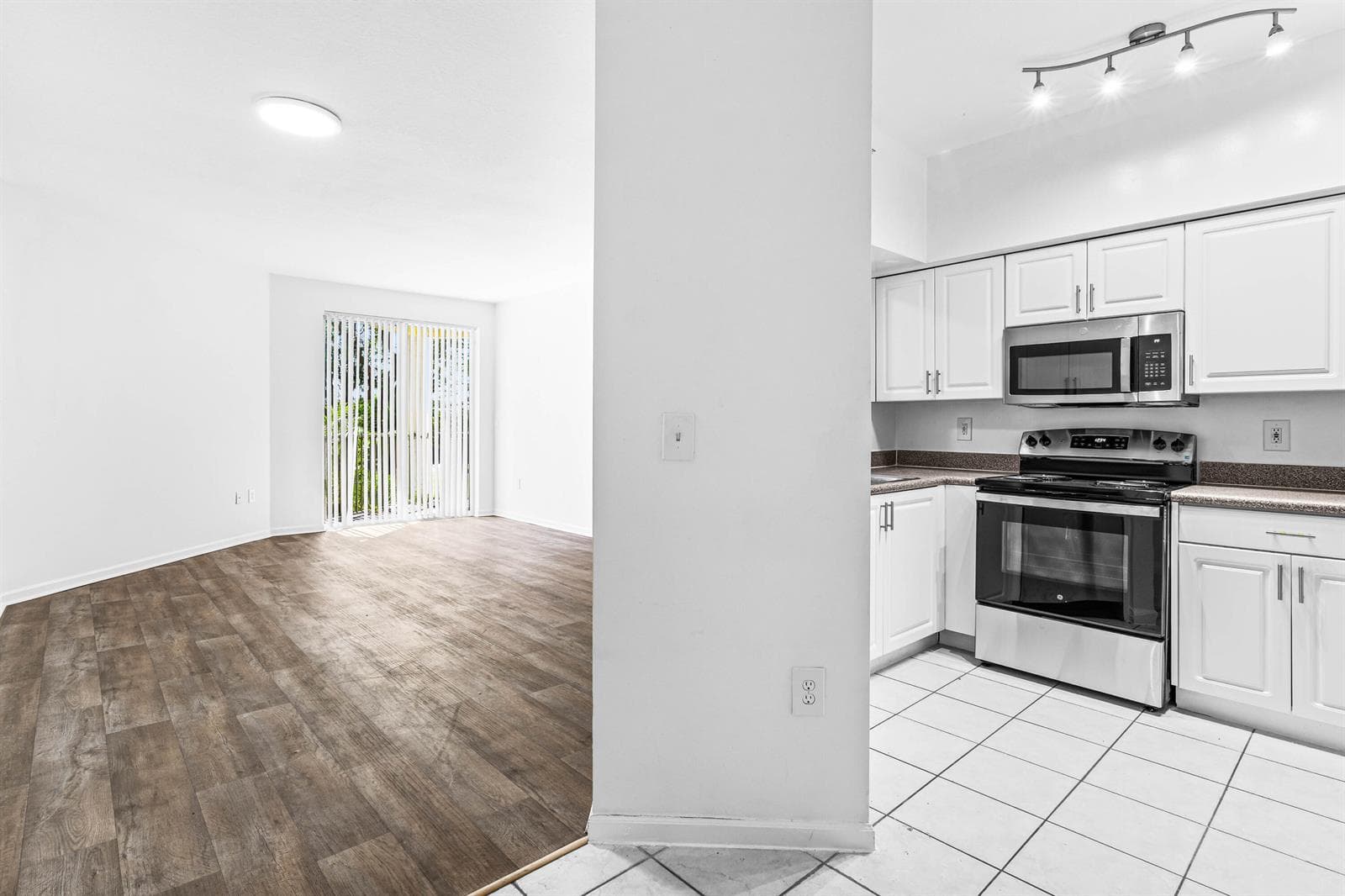 1961 BRANDYWINE Road # 304, West Palm Beach, FL 33409 photo 2