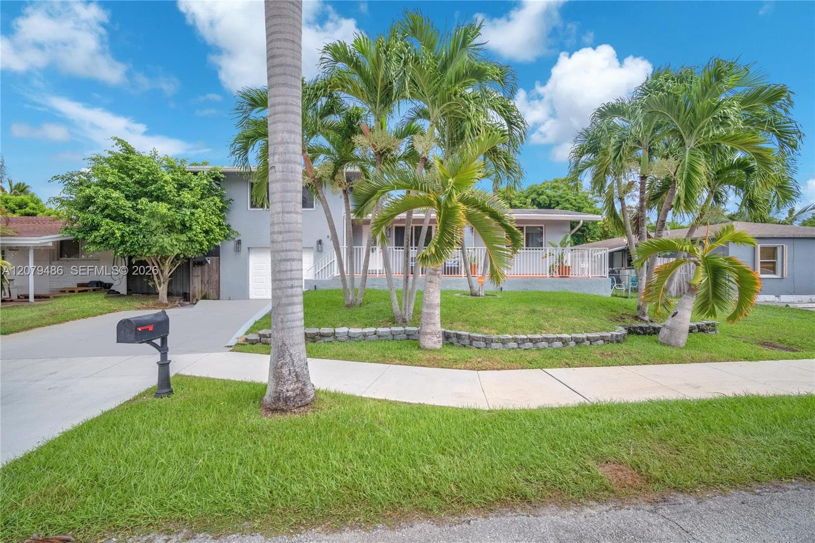 628 SW 4th St, Hallandale Beach, FL 33009 photo 2
