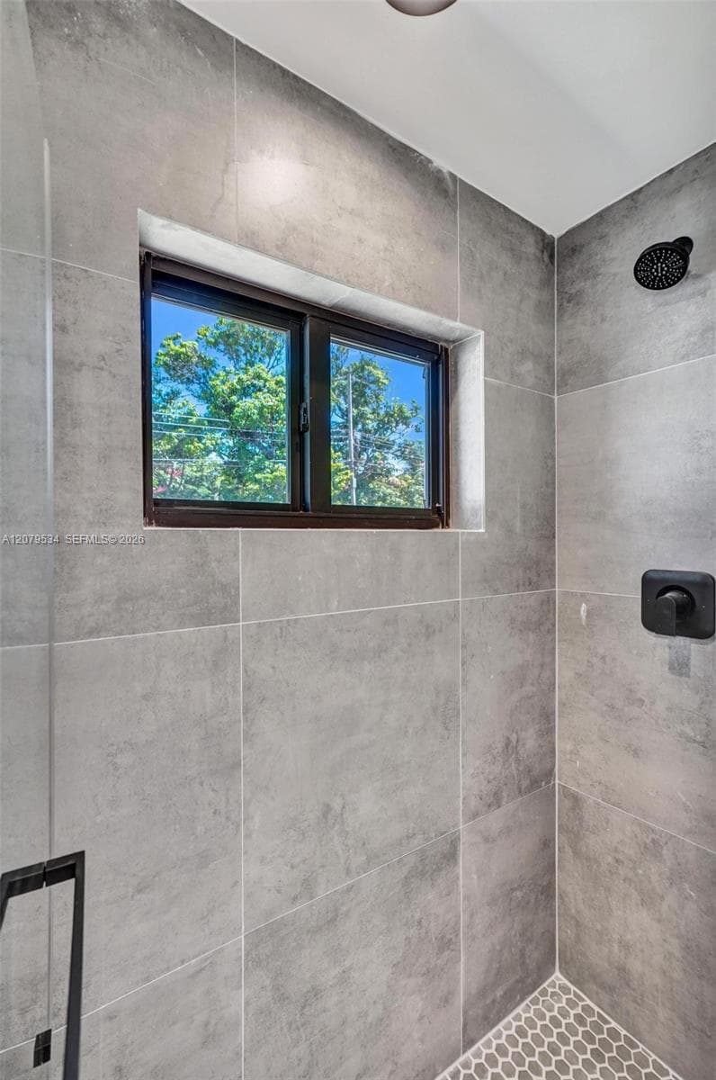 2255 NE 173rd St, North Miami Beach, FL 33160 photo 6