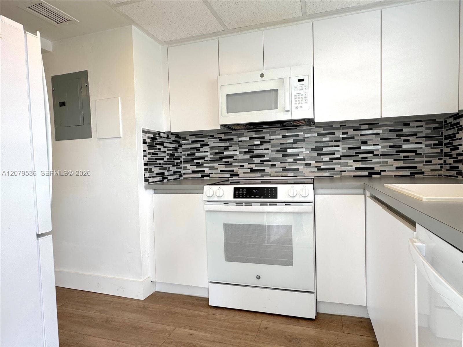 7660 SW 82nd St # H208, Miami, FL 33143 photo 3
