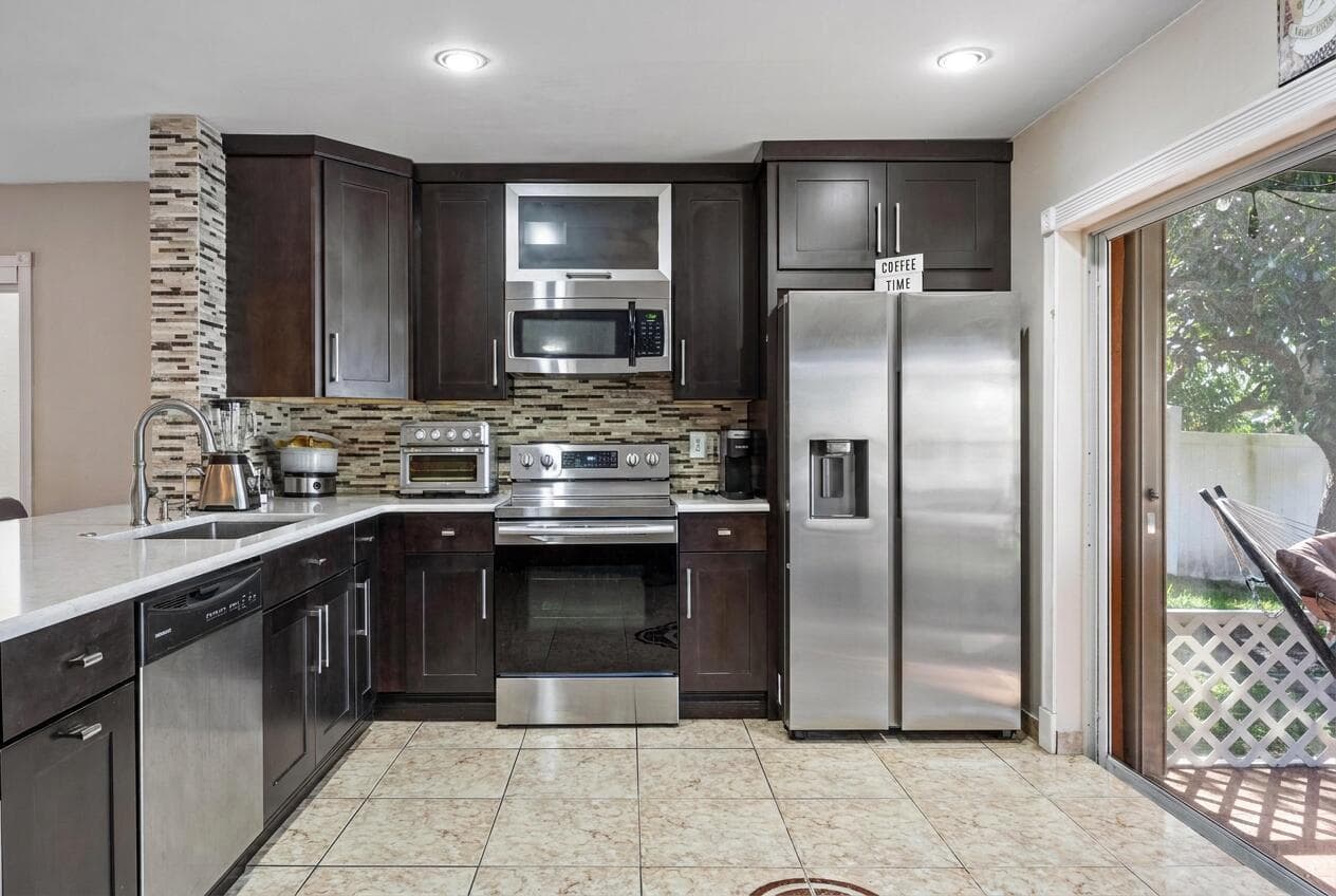 940 SW 96TH Avenue, Pembroke Pines, FL 33025 photo 10