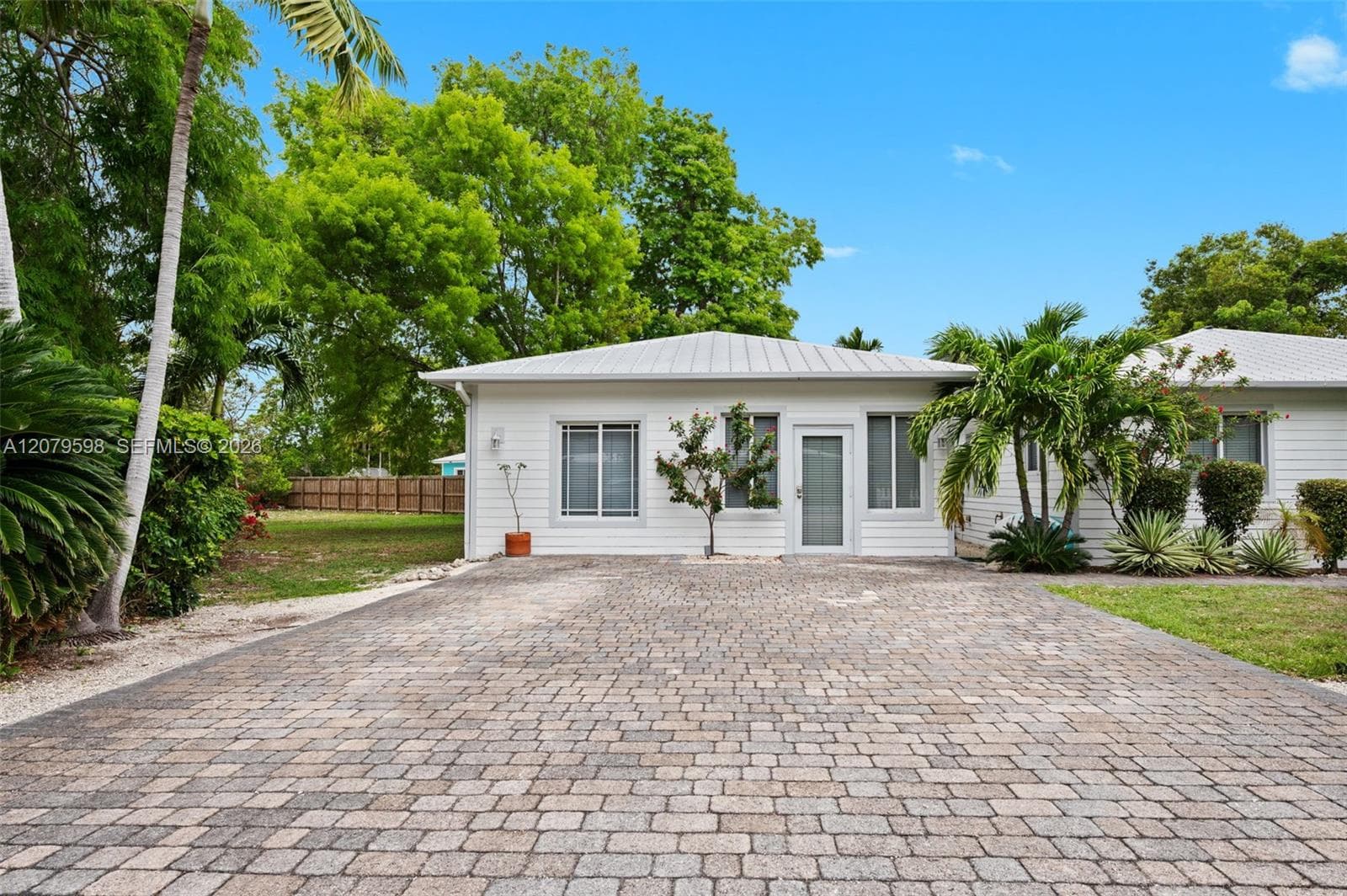 4 Transylvania Ave # B, Key Largo, FL 33037 photo 2