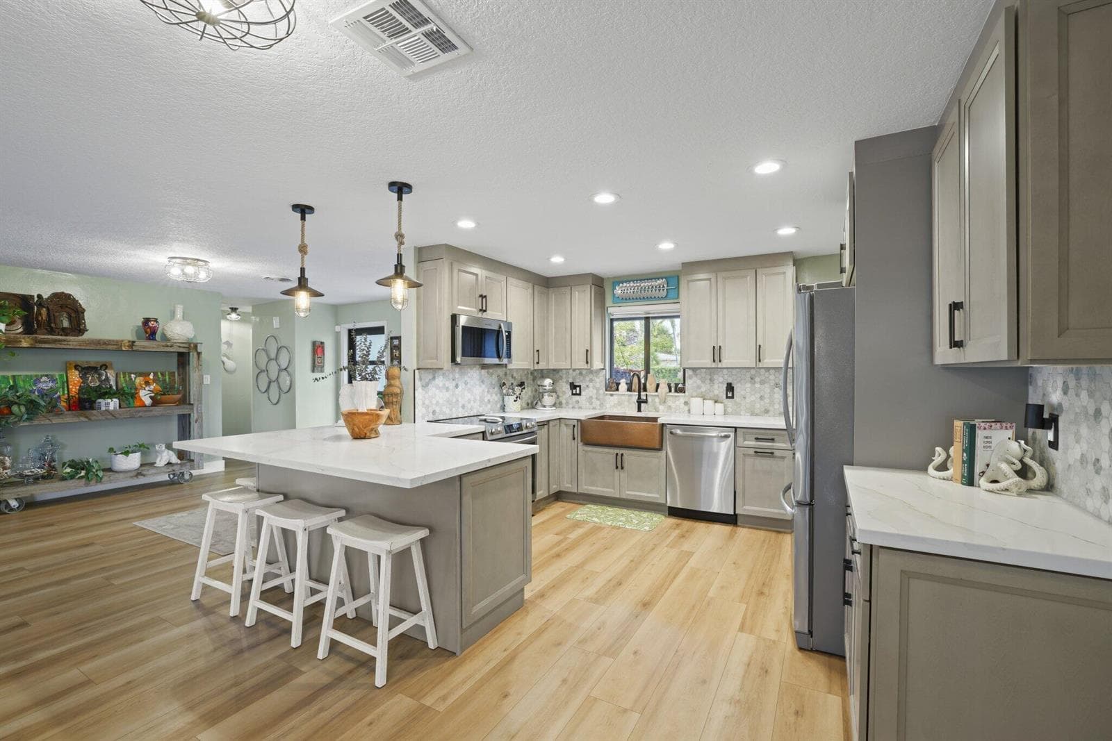 2332 NE 17th Terrace, Wilton Manors, FL 33305 photo 11