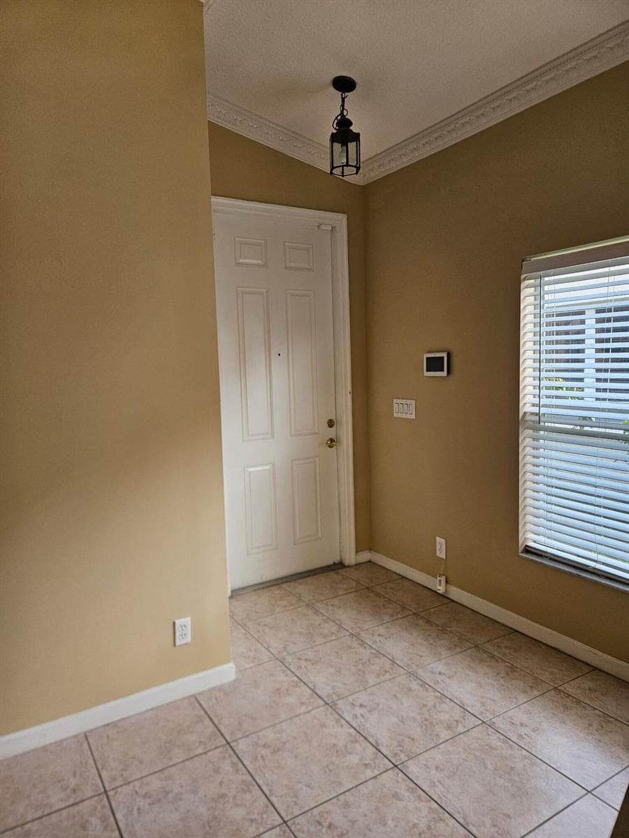 394 NW BREEZY POINT Loop, Port St. Lucie, FL 34986 photo 2