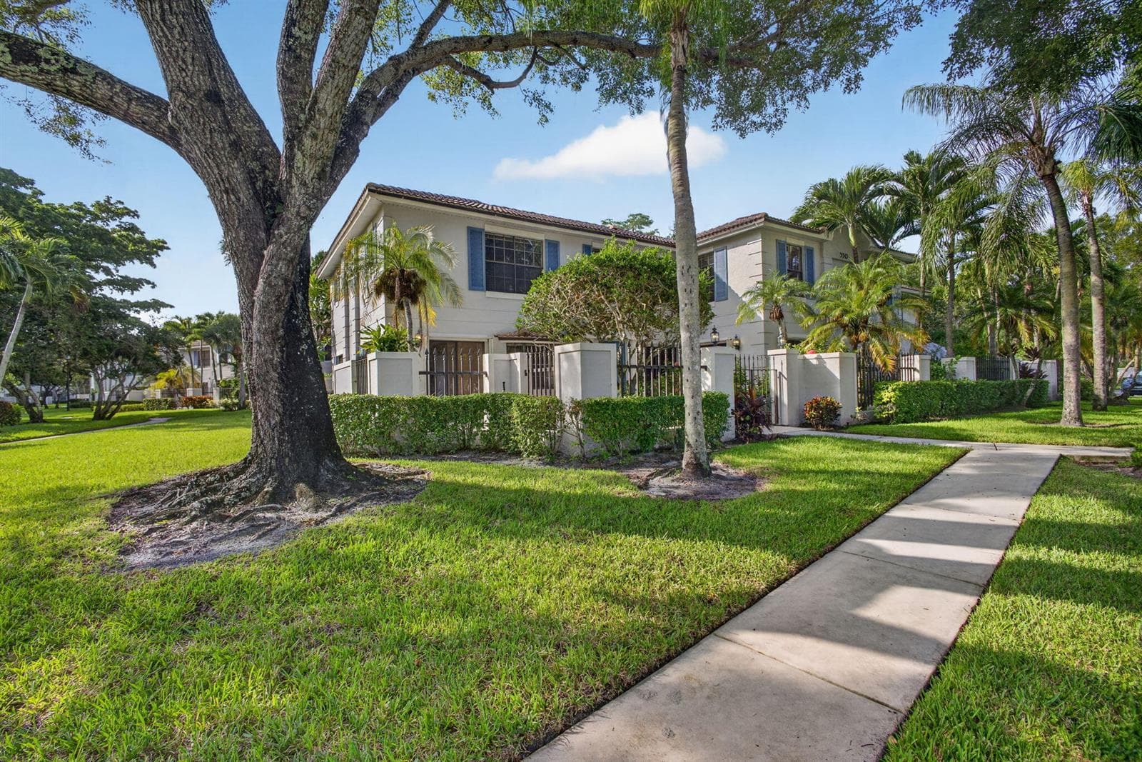 350 PRESTWICK Circle # 2, Palm Beach Gardens, FL 33418 photo 2