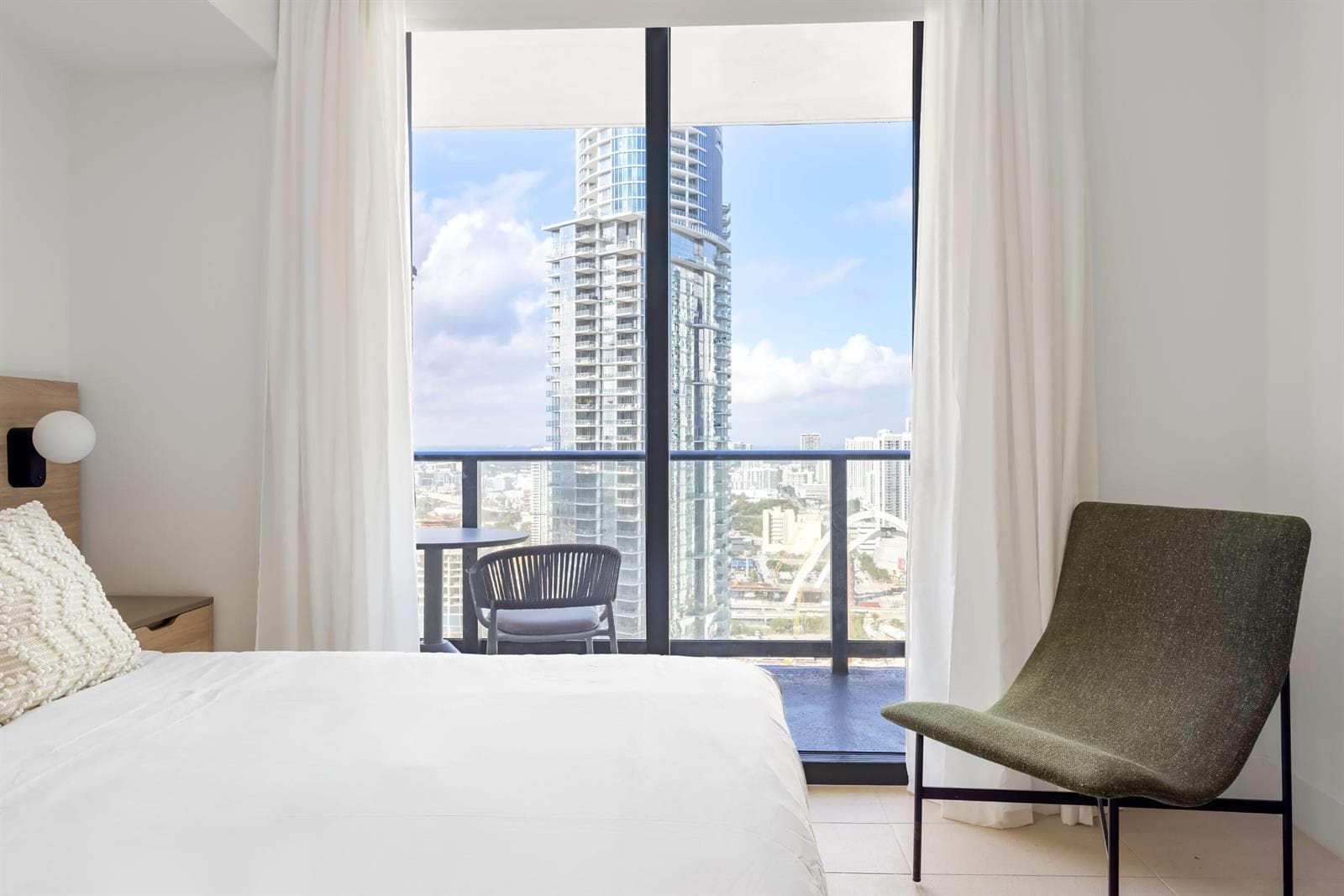601 NE 1 Avenue # 3401, Miami, FL 33132 photo 2