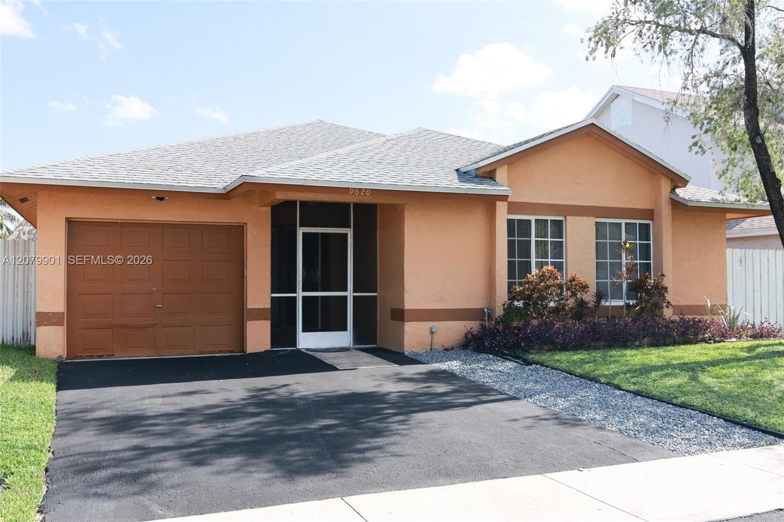 9620 SW 9th Ct, Pembroke Pines, FL 33025 photo 2