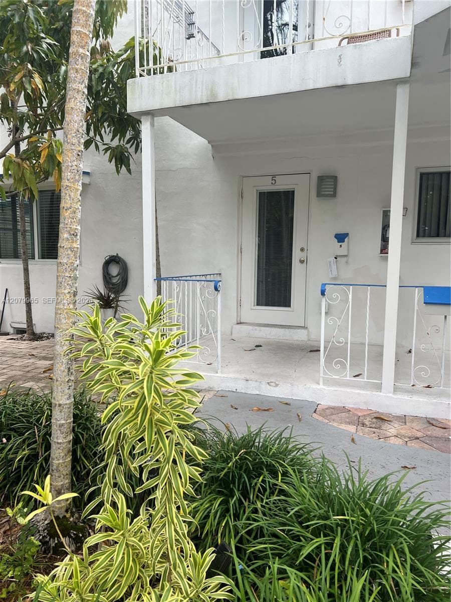 225 SE 16th Ave # 5, Fort Lauderdale, FL 33301 photo 2
