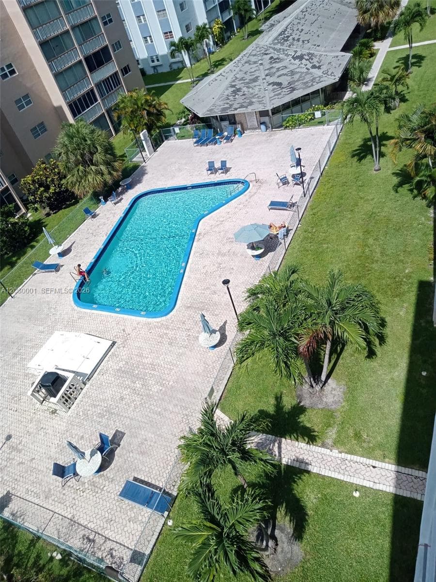 319 NE 14th Ave # 604, Hallandale Beach, FL 33009 photo 2