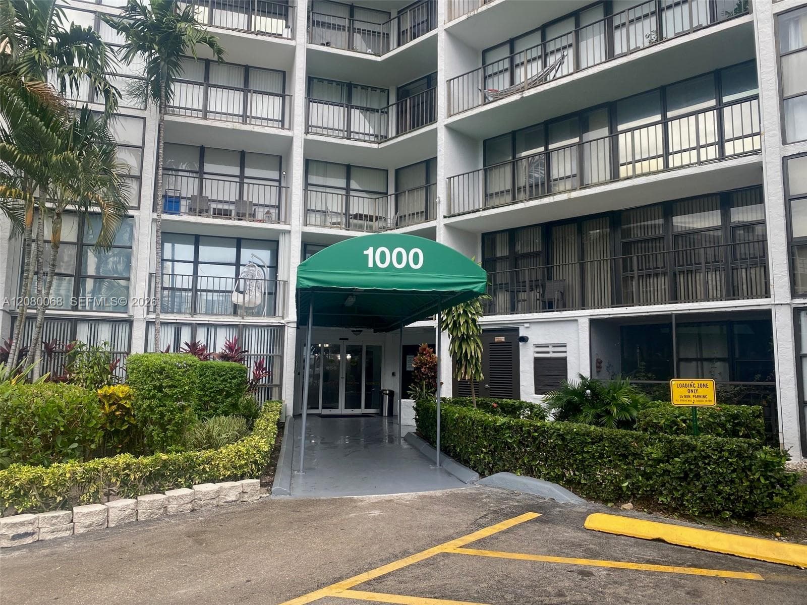 1000 Parkview Dr # 427, Hallandale Beach, FL 33009