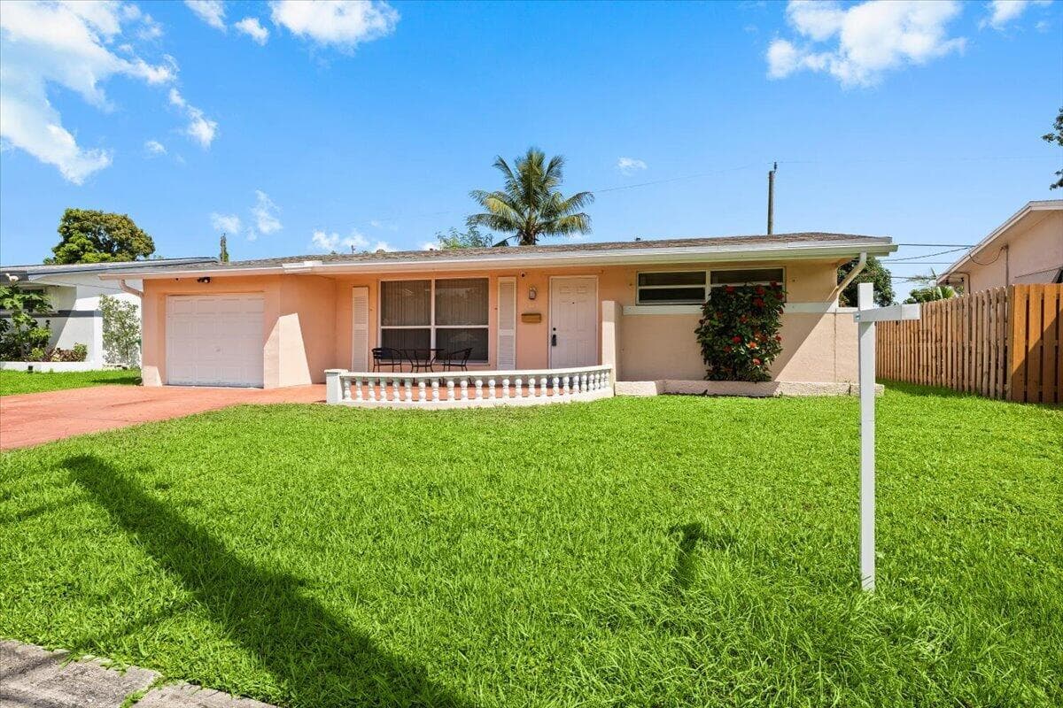 8407 NW 25TH Court, Sunrise, FL 33322 photo 2