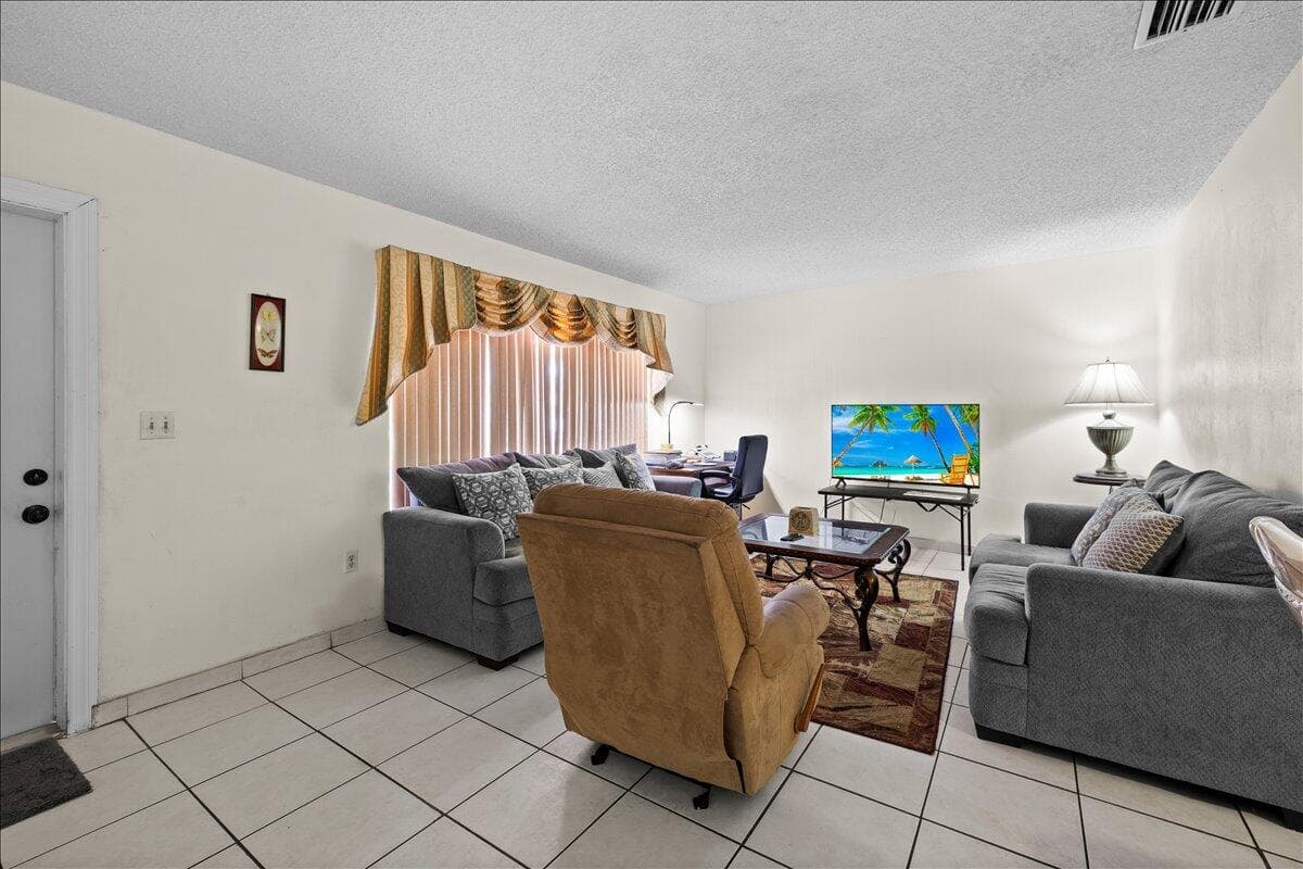 8407 NW 25TH Court, Sunrise, FL 33322 photo 6