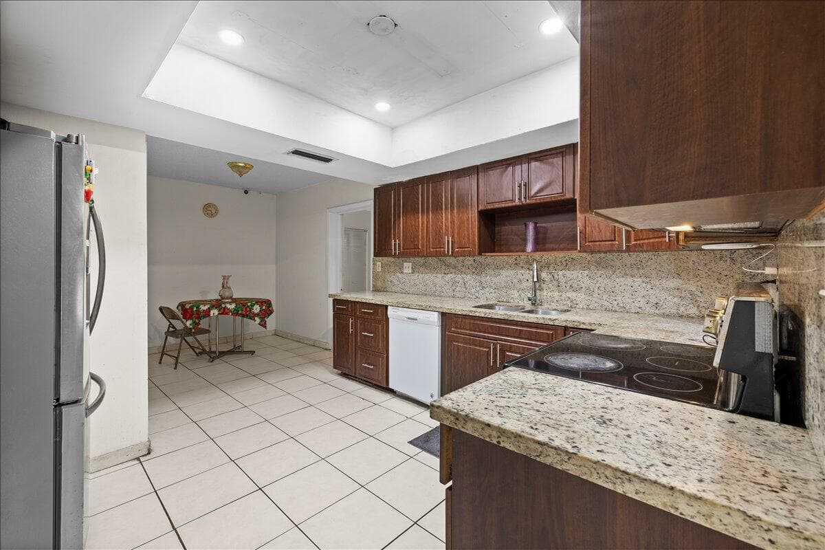 8407 NW 25TH Court, Sunrise, FL 33322 photo 9