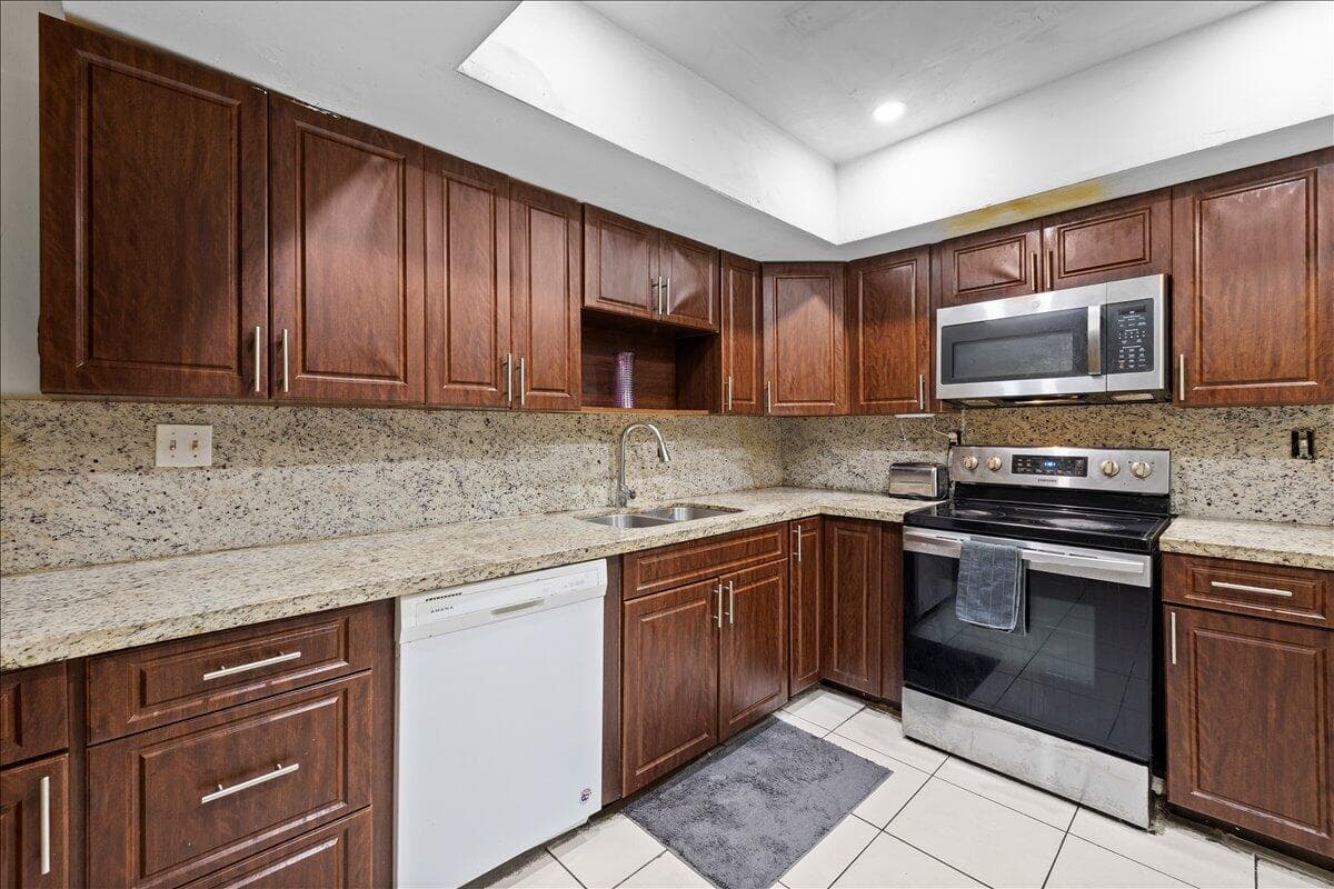 8407 NW 25TH Court, Sunrise, FL 33322 photo 10