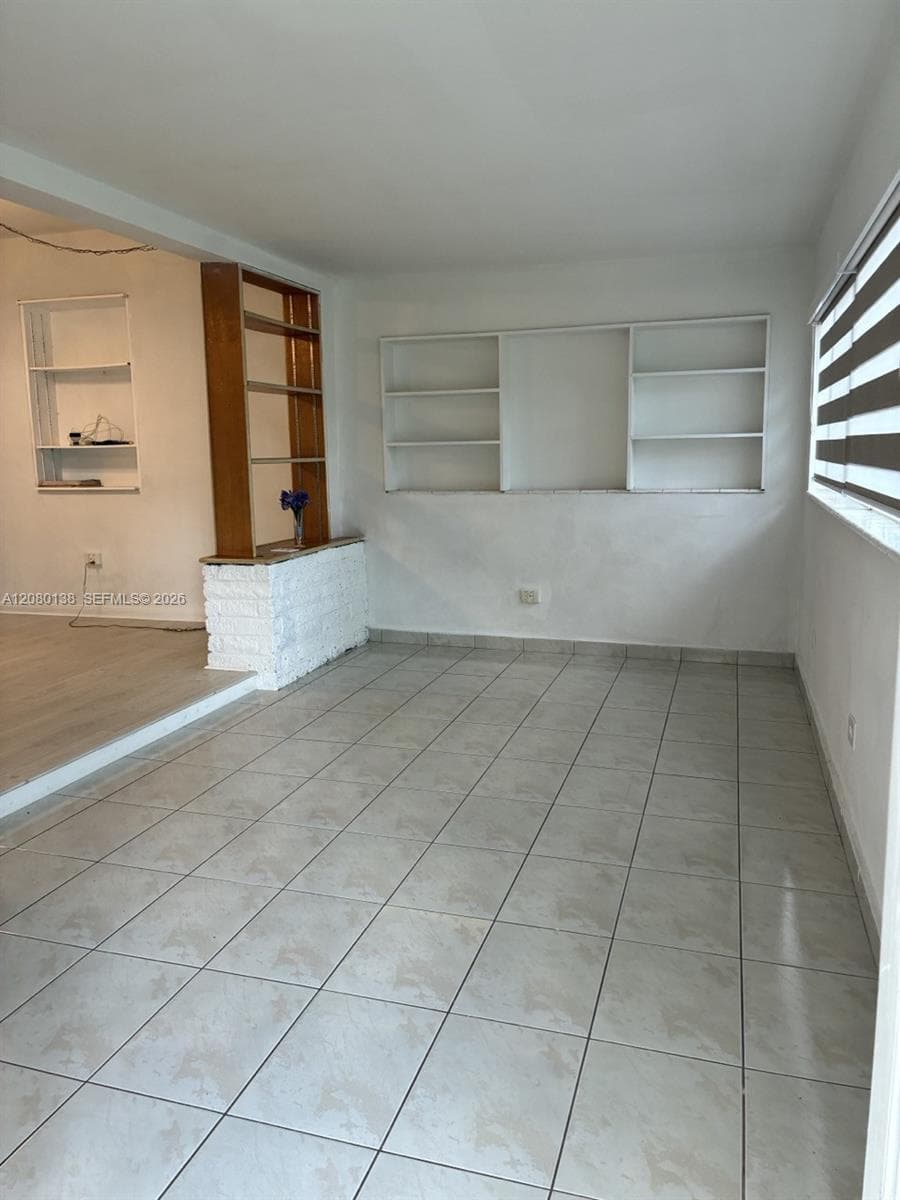 601 Oriole Ave, Miami Springs, FL 33166 photo 2