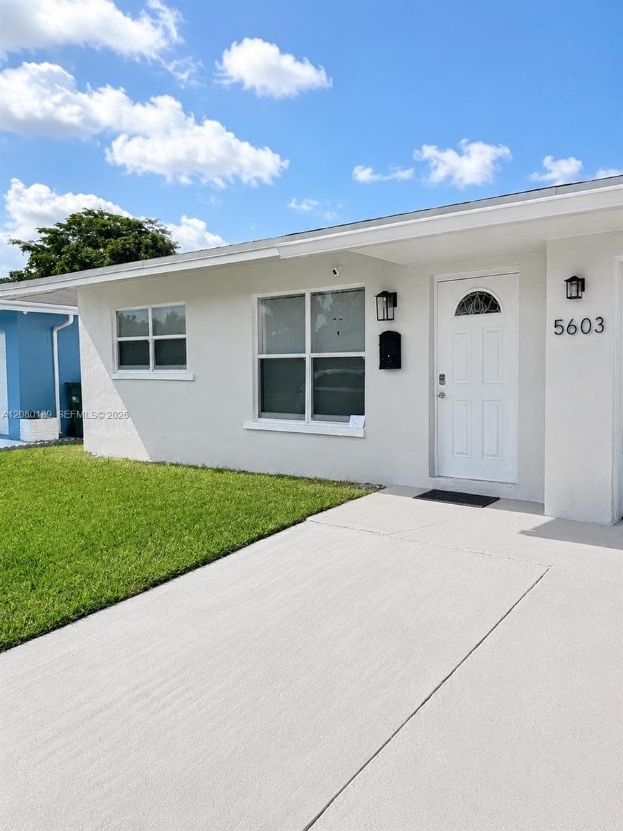 5603 NW 48th Ter, Tamarac, FL 33319 photo 2