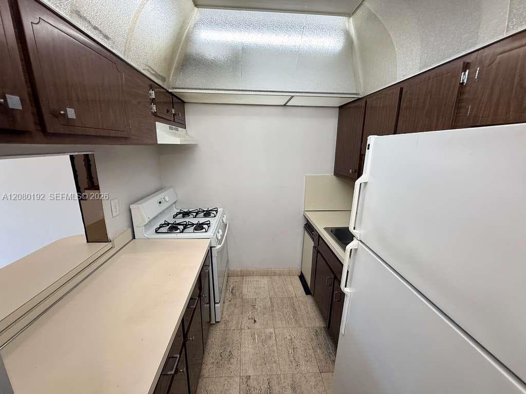 1300 W 53rd St # 32, Hialeah, FL 33012 photo 2