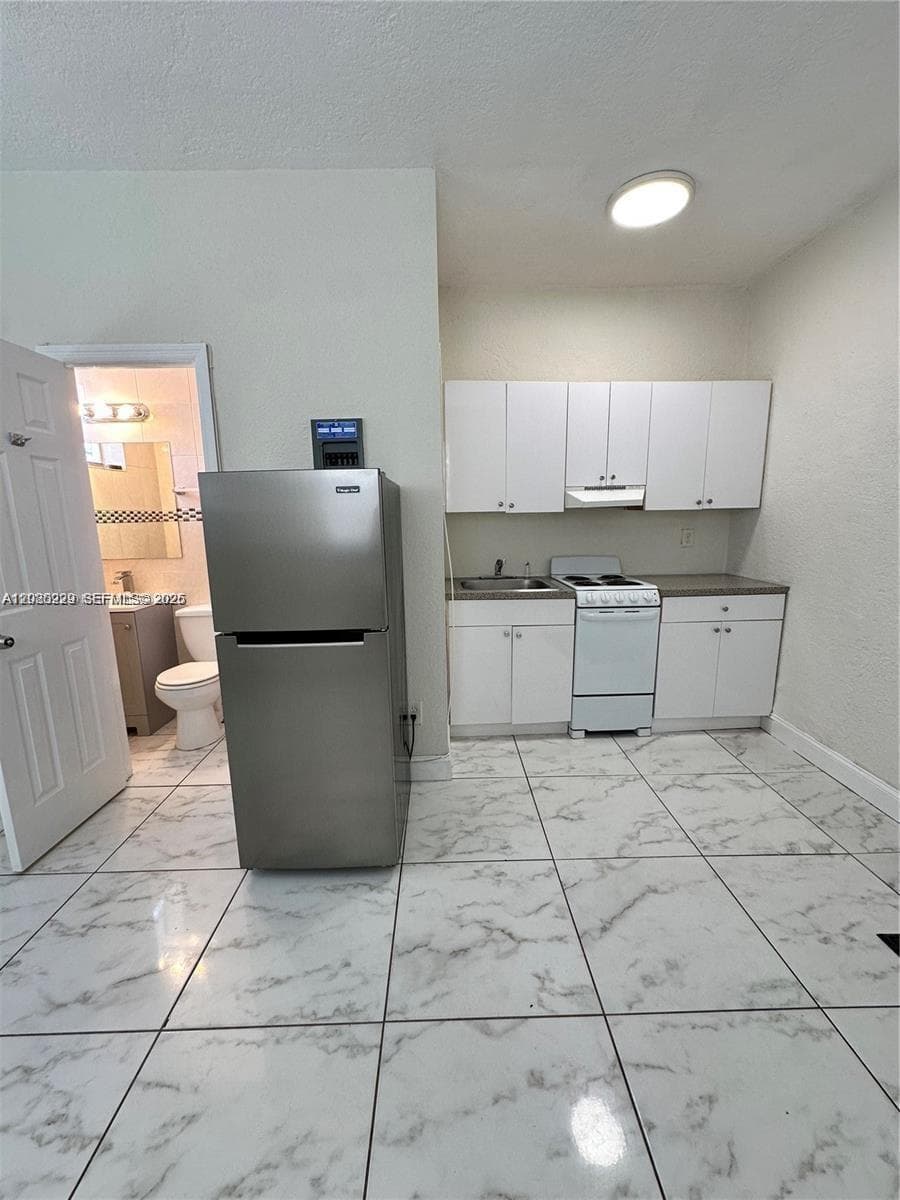 912 NW 9th Ave # 8, Hallandale Beach, FL 33009 photo 2