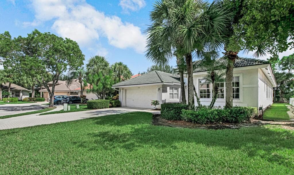 9152 Bay Harbour Circle, West Palm Beach, FL 33411 photo 3