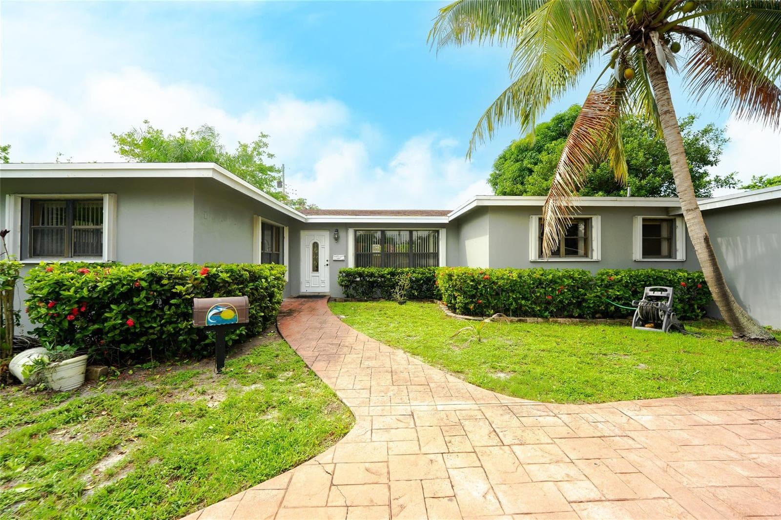 816 SE 13TH Court, Deerfield Beach, FL 33441 photo 2