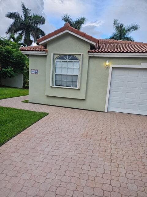 10627 NW 7TH Street, Pembroke Pines, FL 33026