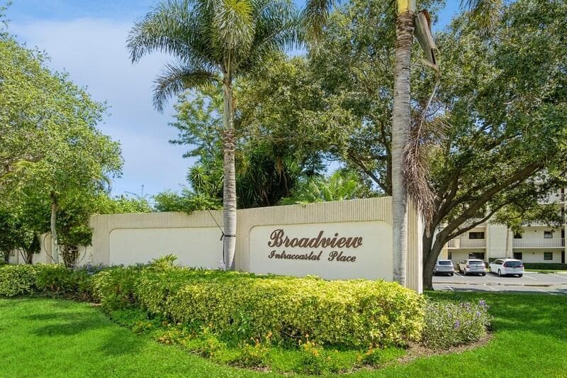 200 INTRACOASTAL Place # 305, Jupiter, FL 33469 photo 2