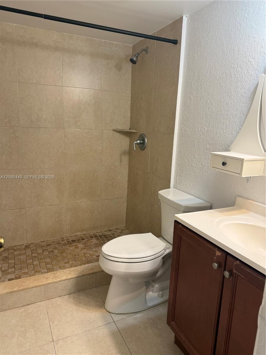838 Twin Lakes Dr # 19-E, Coral Springs, FL 33071 photo 13