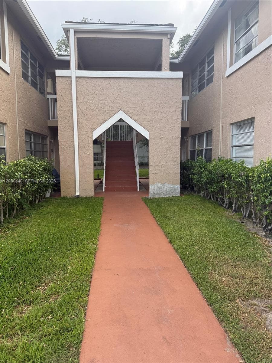 838 Twin Lakes Dr # 19-E, Coral Springs, FL 33071